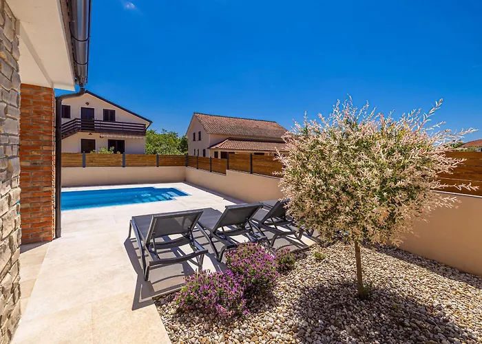 House Divna * Pinezići