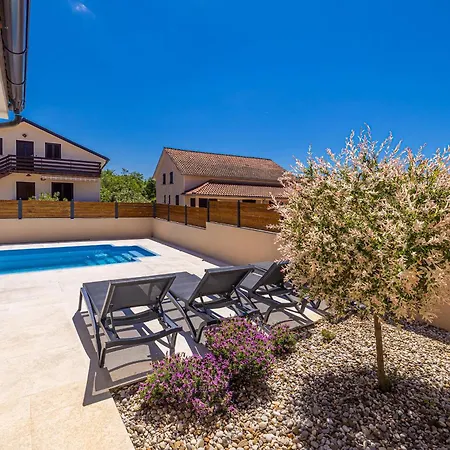 Semi-detached House Divna With Private Pool * Pinezići
