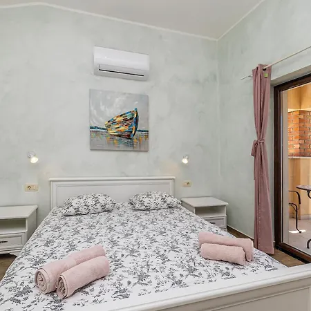 בית נופש House Divna *