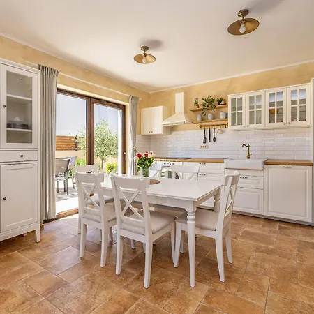 House Divna Pinezići