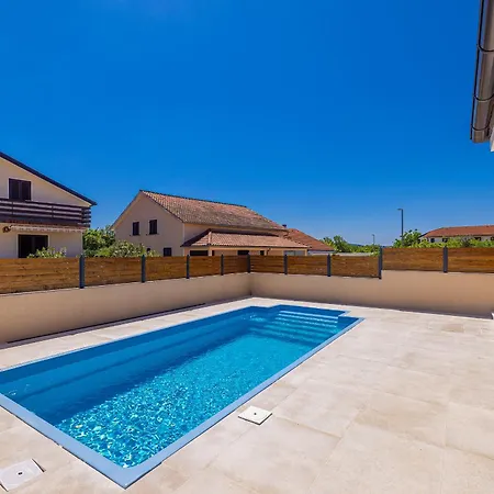 בית נופש House Divna *