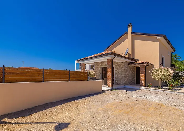Сasa de vacaciones House Divna Pinezići