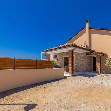 Vakantiehuis House Divna Pinezići